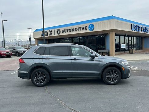 Used 2022 Volkswagen Tiguan SE image 2