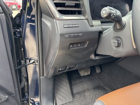 Used 2025 Lexus GX 550 w/ Accessory Package (2T) AWD/4WD image 14