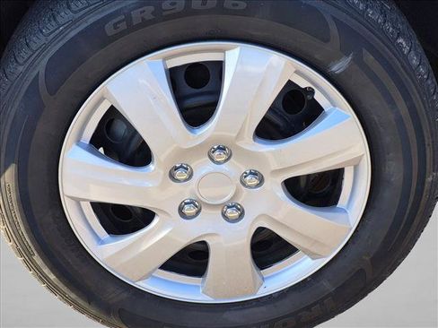 Used 2021 Toyota RAV4 LE FWD image 16
