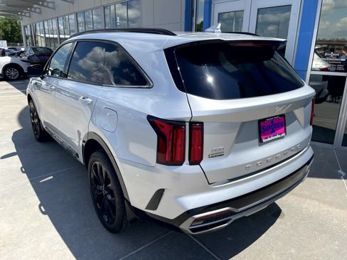 Used 2022 Kia Sorento SX AWD/4WD image 2