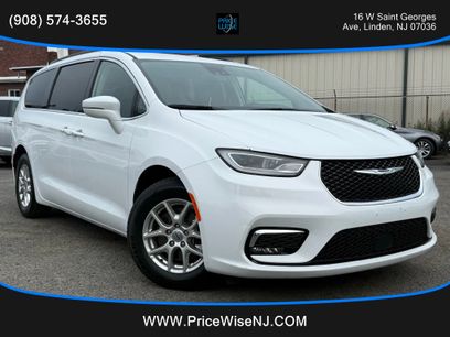 Used 2022 Chrysler Pacifica Touring-L