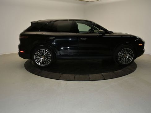 Certified 2023 Porsche Cayenne Platinum Edition AWD/4WD image 8