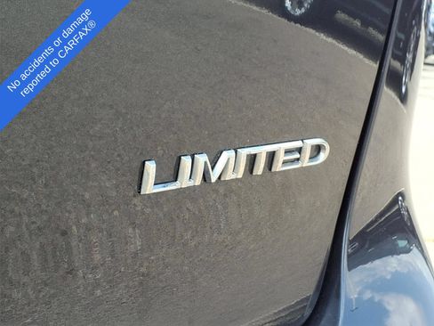 Used 2019 Chrysler Pacifica Limited w/ Advanced Safetytec Group FWD image 10