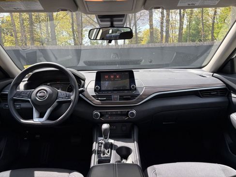 Used 2025 Nissan Altima 2.5 SV FWD image 33