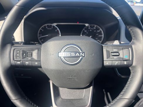 Used 2025 Nissan Rogue SV FWD image 30