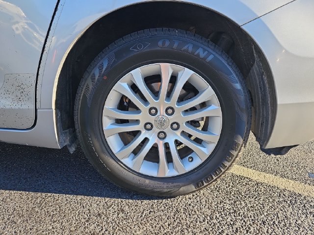 Used 2016 Toyota Sienna XLE FWD image 9