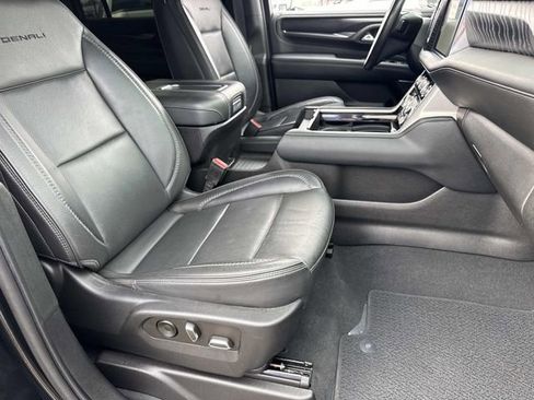 Used 2022 GMC Yukon XL Denali w/ Denali Ultimate Package image 11