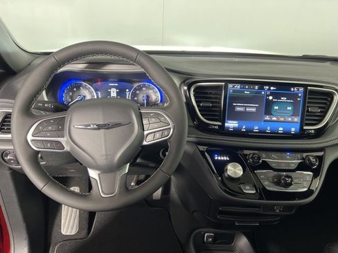 New 2026 Chrysler Pacifica Select image 15