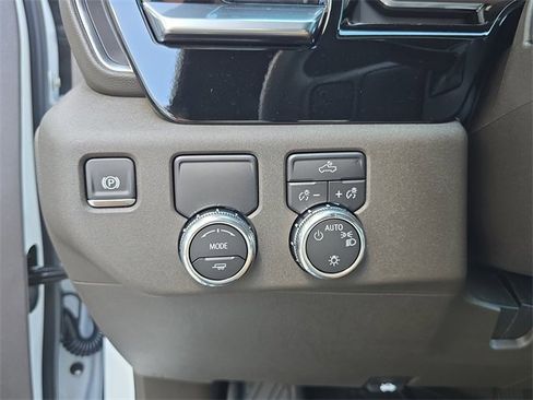 New 2026 GMC Sierra 1500 SLE w/ Preferred Package image 24