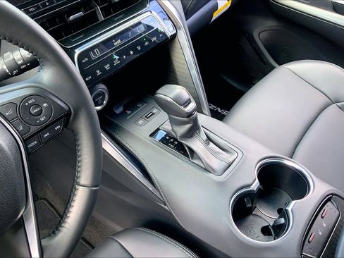 Certified 2024 Toyota Venza XLE image 16