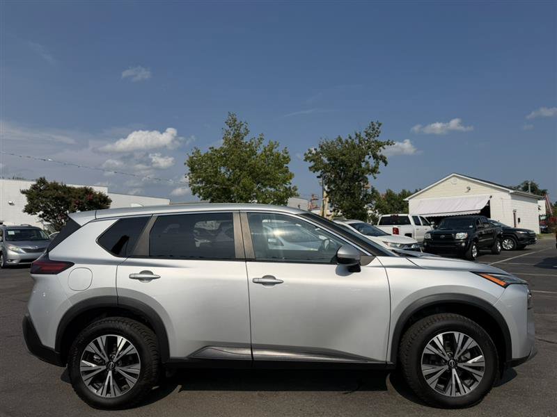 Used 2022 Nissan Rogue SV FWD image 4