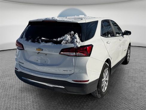Used 2022 Chevrolet Equinox LT image 3