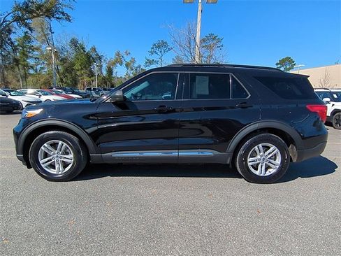 Used 2024 Ford Explorer XLT image 8