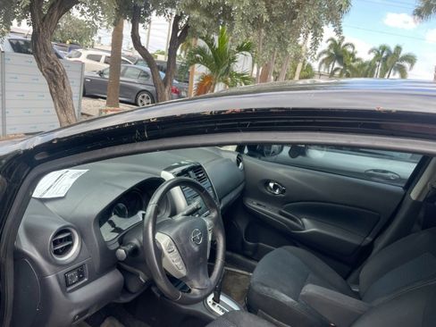 Used 2016 Nissan Versa SV image 19