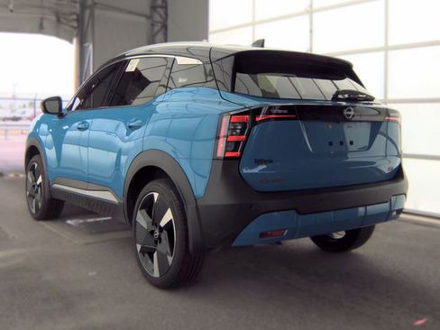 Used 2025 Nissan Kicks SR FWD image 3