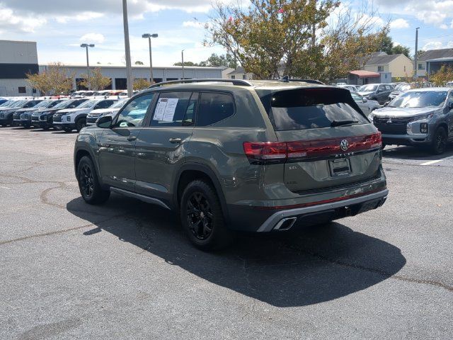 Used 2024 Volkswagen Atlas Peak Edition SEL AWD/4WD image 8
