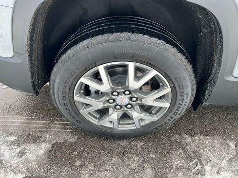 Used 2023 GMC Acadia SLE w/ Driver Convenience Package image 11