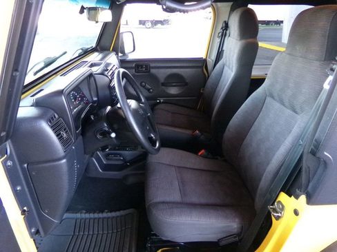 Used 2004 Jeep Wrangler X AWD/4WD image 10