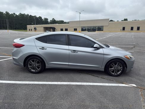 Used 2017 Hyundai Elantra SE FWD image 4