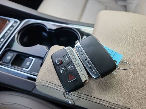 Used 2017 Jaguar F-PACE Prestige image 49