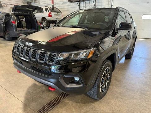 Certified 2025 Jeep Compass Trailhawk AWD/4WD image 38