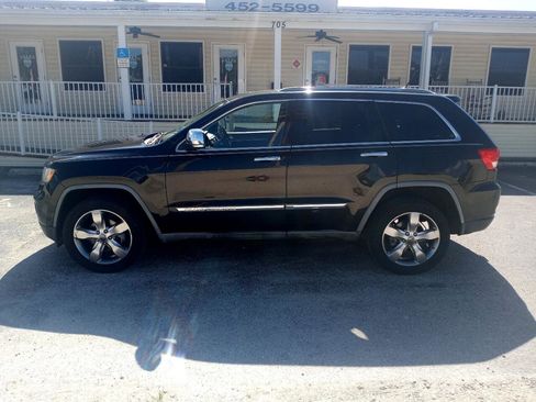 Used 2012 Jeep Grand Cherokee Overland image 2