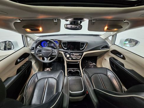 Used 2022 Chrysler Pacifica Limited FWD image 24