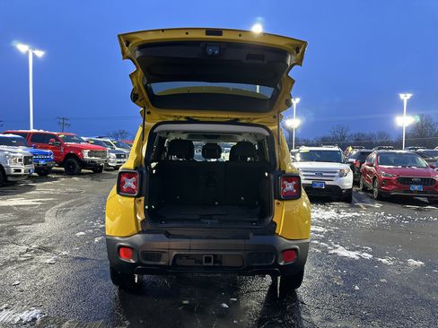 Used 2015 Jeep Renegade Latitude w/ Popular Equipment Group image 5