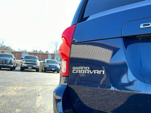 Used 2017 Dodge Grand Caravan SXT image 9