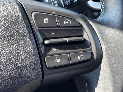 Used 2024 Hyundai Venue SEL image 16