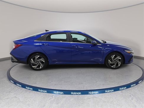 Used 2024 Hyundai Elantra Limited image 6