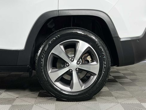 Used 2021 Jeep Cherokee Limited image 32