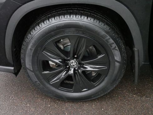 Used 2022 Toyota Highlander XLE image 15