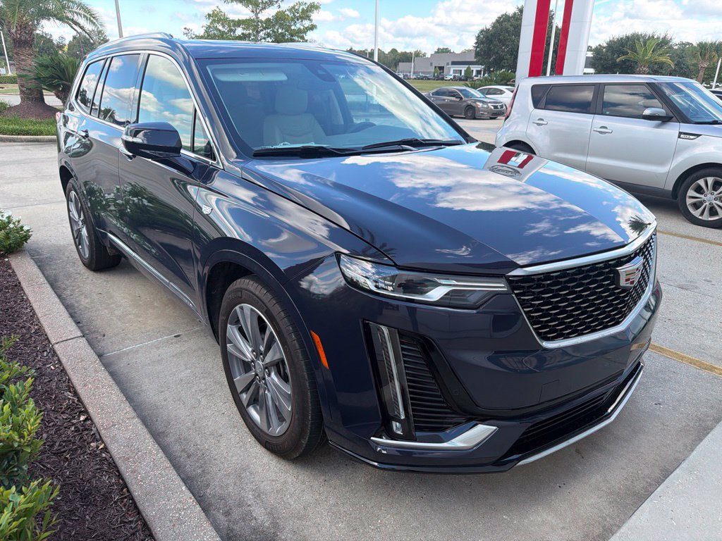 Used 2025 Cadillac XT6 Premium Luxury w/ LPO, Floor Liner Package FWD image 3