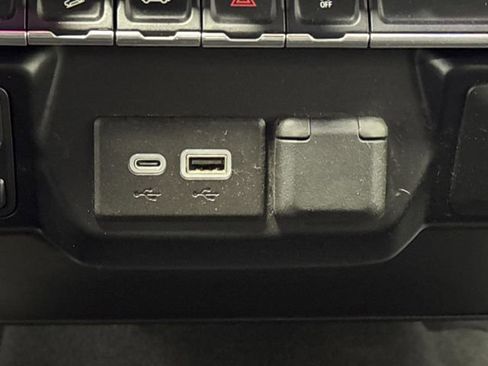 Used 2023 GMC Sierra 2500 SLE image 25