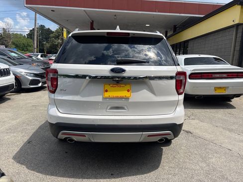 Used 2017 Ford Explorer XLT w/ Equipment Group 202A FWD image 6