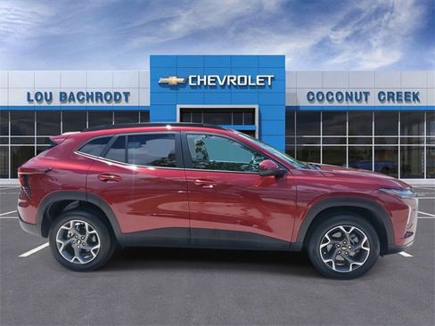 Used 2024 Chevrolet Trax LT image 2
