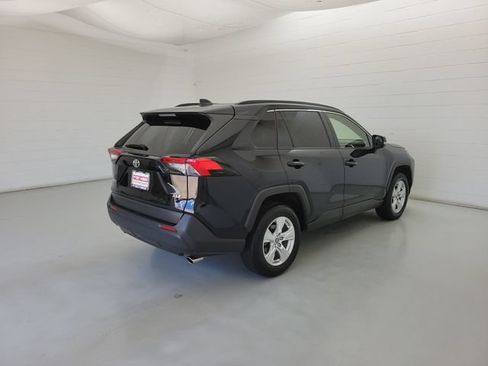 Used 2019 Toyota RAV4 XLE FWD image 5