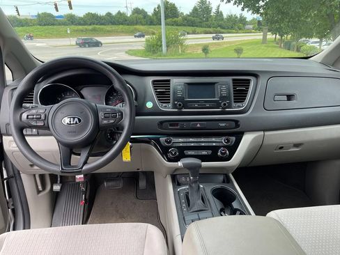 Used 2018 Kia Sedona LX FWD image 10