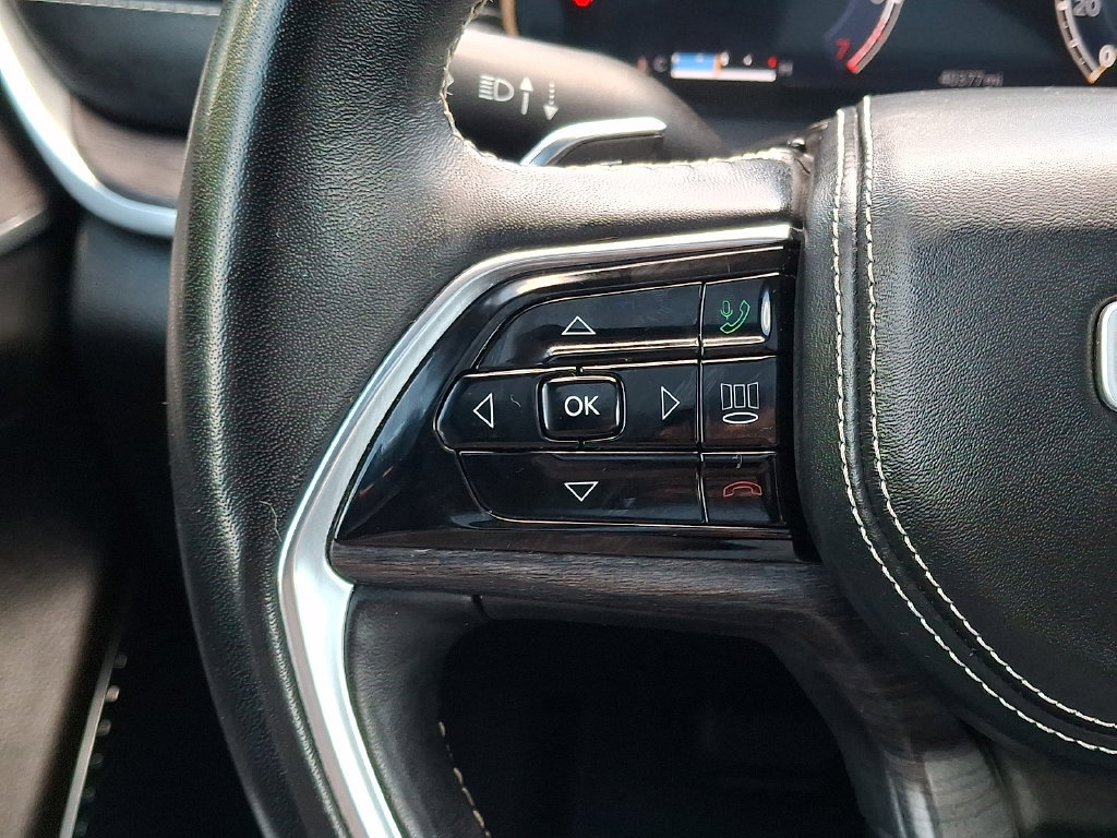 Used 2022 Jeep Grand Cherokee L Overland w/ Luxury Tech Group IV AWD/4WD image 22