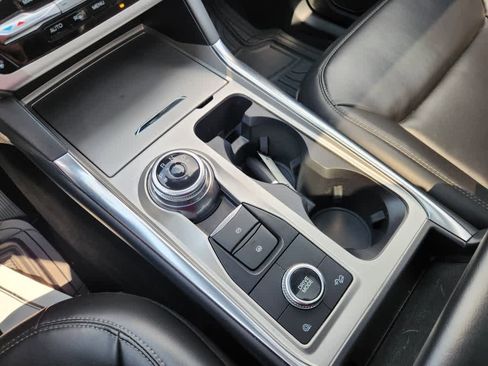 Used 2022 Ford Explorer XLT image 17