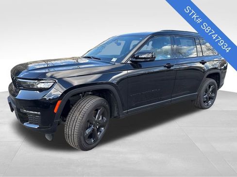 New 2025 Jeep Grand Cherokee L Limited w/ Black Appearance Package image 3