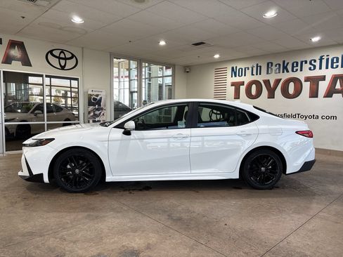 Used 2025 Toyota Camry SE FWD image 7