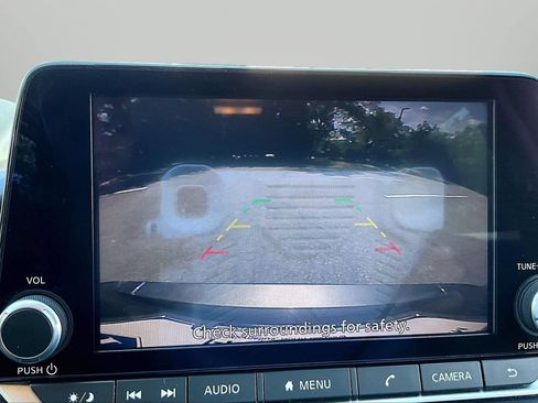Used 2024 Nissan Rogue SV FWD image 12