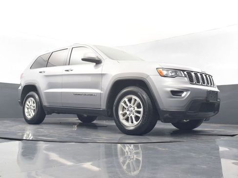Used 2020 Jeep Grand Cherokee Laredo image 30