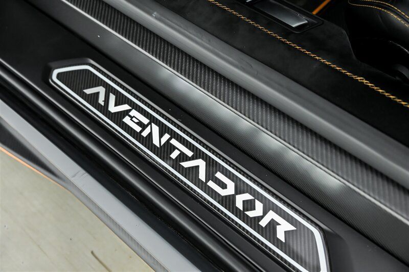 Used 2019 Lamborghini Aventador SVJ AWD/4WD image 27