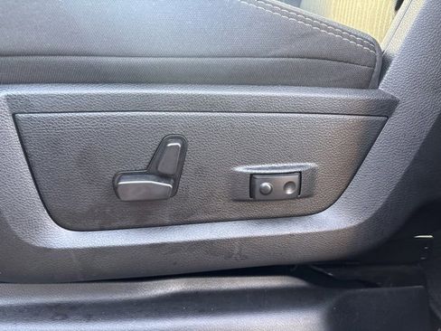 Used 2024 RAM 2500 Big Horn w/ Sport Appearance Package image 16