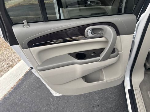 Used 2016 Buick Enclave Premium w/ Experience Buick Package FWD image 31