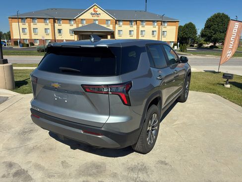 Used 2025 Chevrolet Equinox LT AWD/4WD image 5