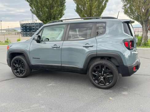 Used 2018 Jeep Renegade Altitude w/ Advanced Technology Group AWD/4WD image 3